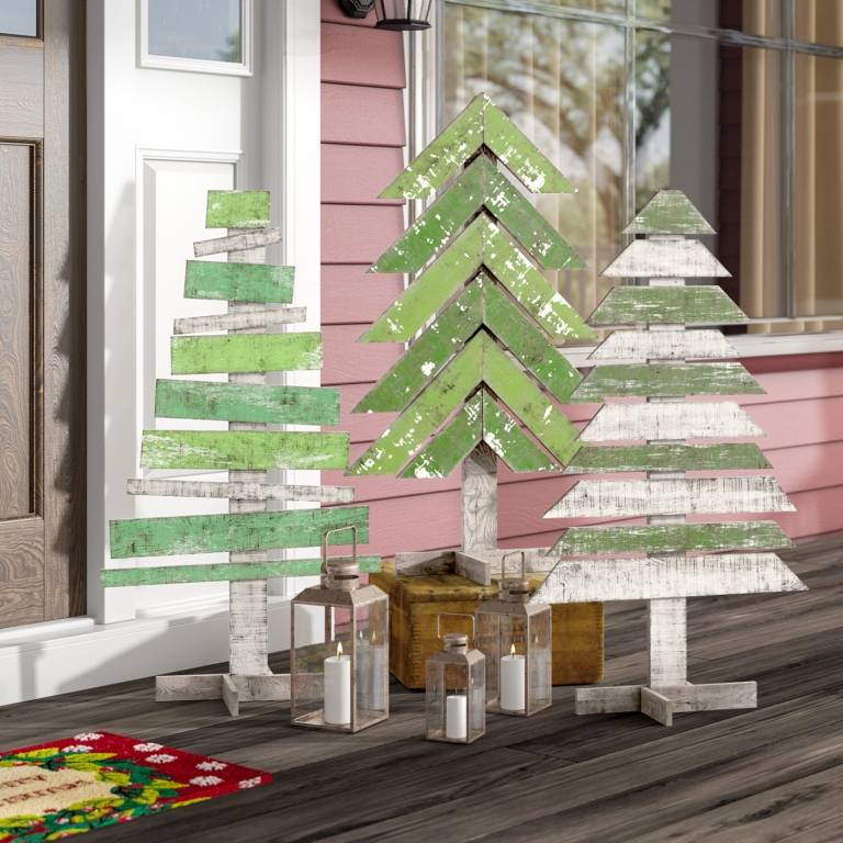 Weihnachtsdeko für aussen aus Holz DIY Idee für Tannenbaum aus verwittertem Zaunholz