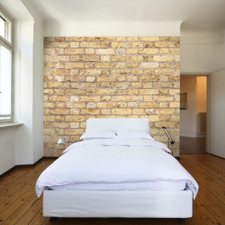 backstein-tapete-wandgestaltung-schlafzimmer-simple-dielenboden-stehlampen-fenster