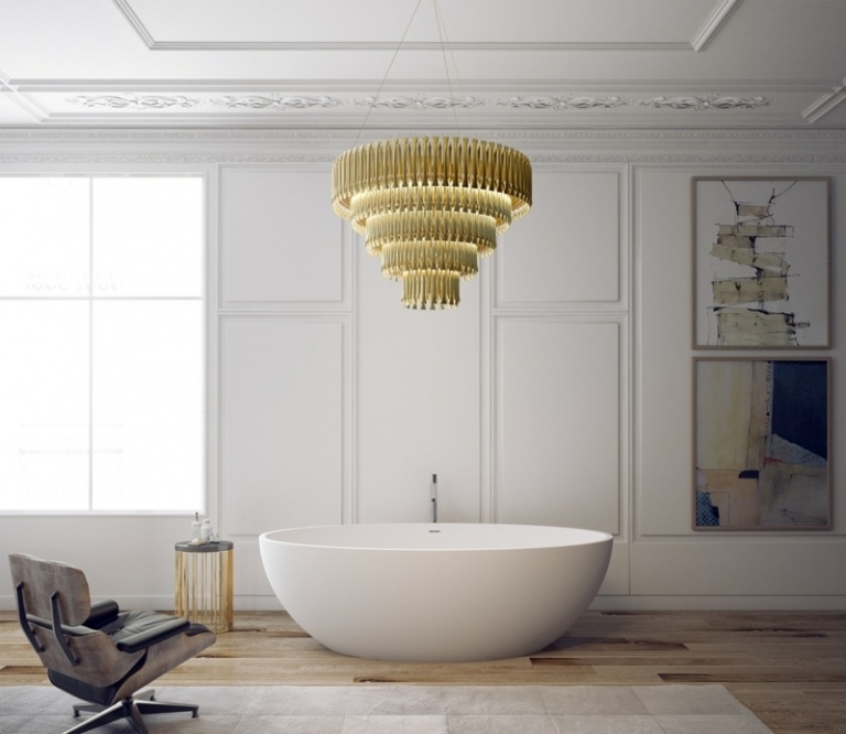 badewanne luxus oval form kronleuchter gold farbe parkett hell
