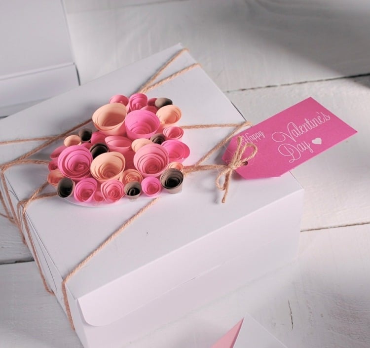 basteln geschenkverpackungen valentinstag selber machen rosen papier romantik
