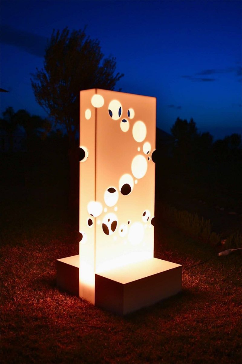 beleuchtung-balkon-design-skulptur-leuchtende-SCULPTURE-Gérard-Iffrig-hi-macs