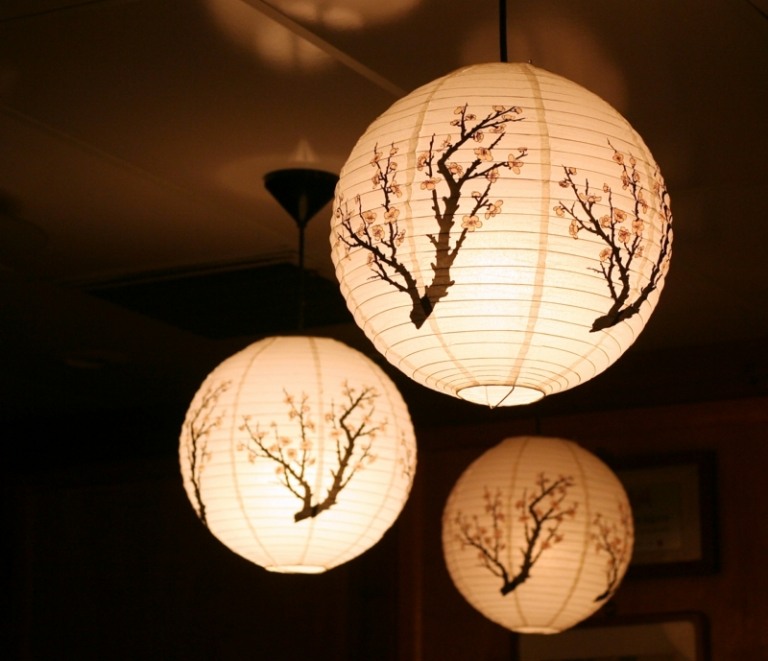 deko japanische reispapier kugel kirschbaum motiv blueten lampen