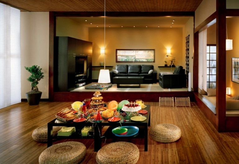 deko japanische wohnzimmer einrichtung tisch fussboden sitzkissen korb parkett kueche