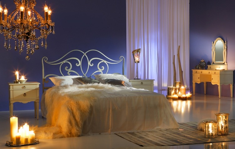 deko mit kerzen schlafzimmer romantik arrangements kronleuchter schminktisch