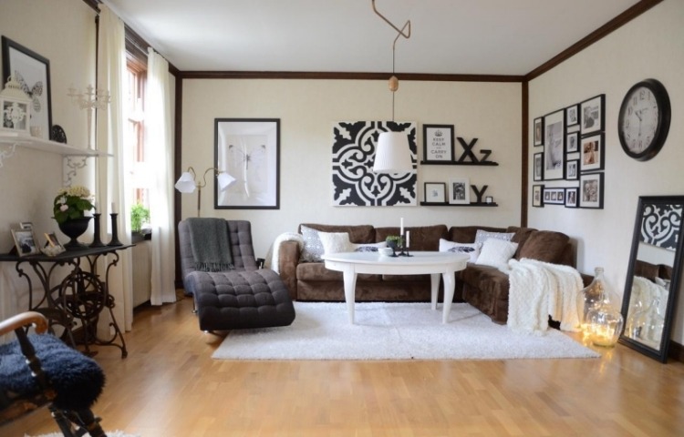 Deko fürs Wohnzimmer -skandinavisch-braun-couch-parkettboden-bilder-schwarz-weiss
