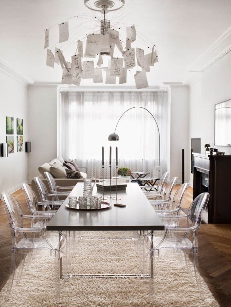 Deko fürs Wohnzimmer -skandinavisch-esstisch-transparent-stuehle-leuchte-designer-lampe-arco