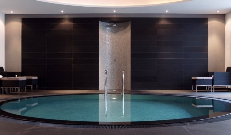 design-hotels-deutschland-binz-ruegen-insel-ceres-spa-pool