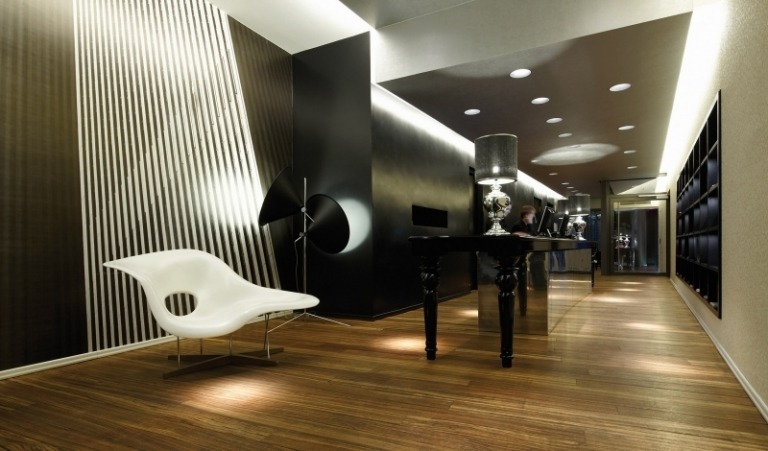 design-hotels-deutschland-uberfluss-bremen-rezeption-la-chaise-eames