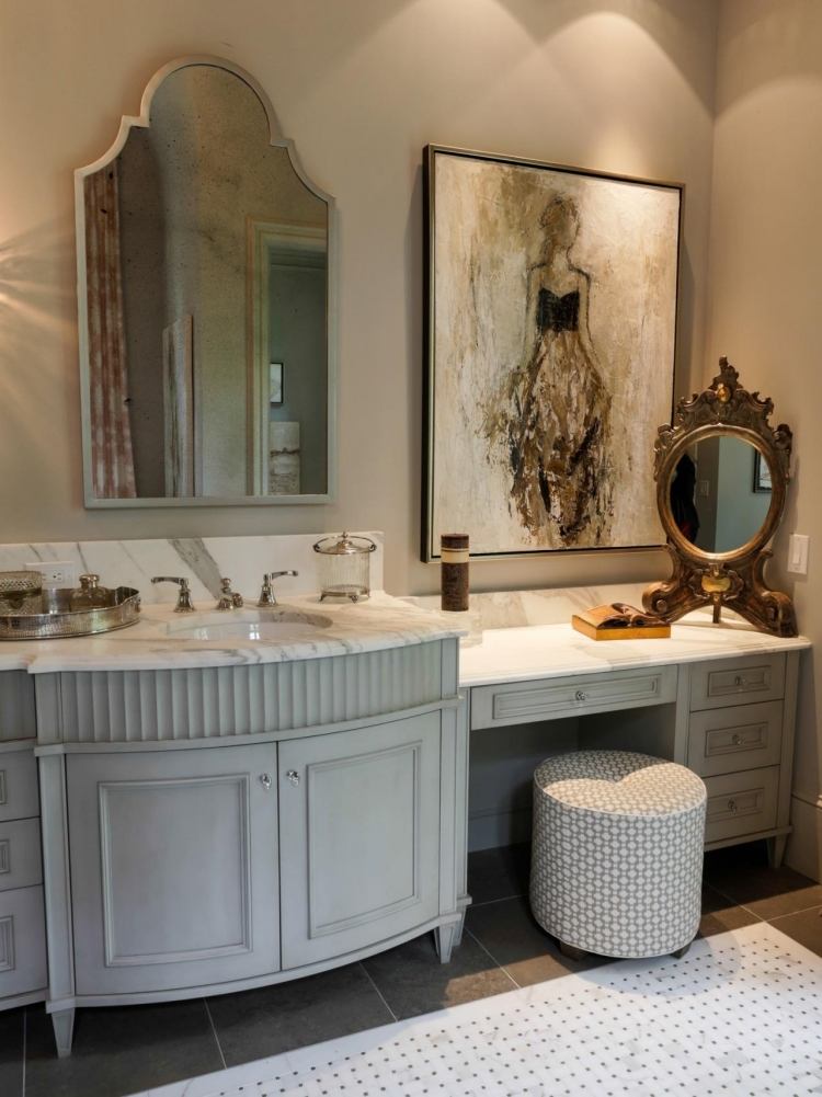 Französischer Landhausstil -wohnaccessoires-badezimmer-waschtisch-schminktisch-marmor-platte-bild