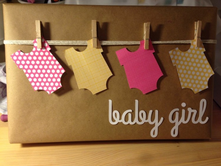 geschenkverpackungen basteln party baby maedchen papier strampler packpapier