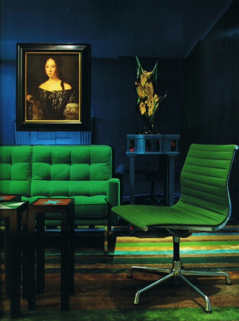 ideen zu sofa gruen smaragd stuhl dunkelblau wandbild streifen teppich