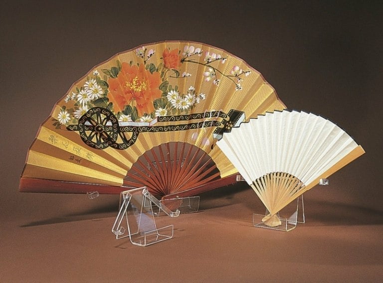 japanische-deko faecher idee staender wanddeko reispapier japan motive