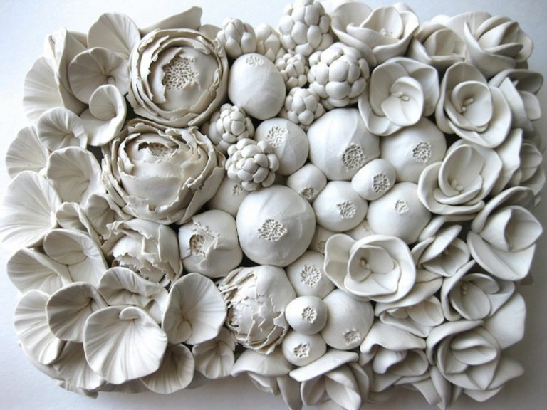 keramik-blumen arrangment idee kuenstlerisch rosen skulptur