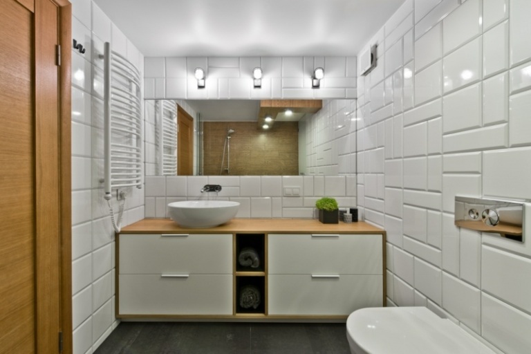 skandinavischer stil grau badezimmer weiss fliesen kacheln waschschrank spiegel