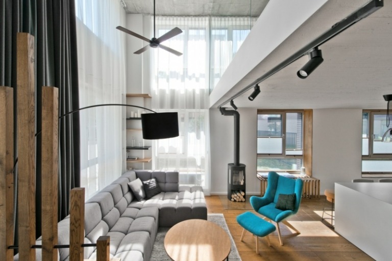skandinavischer stil grau parkett design warm atmosphaere interieur