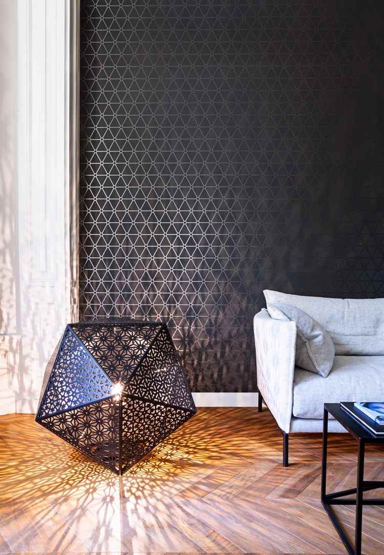 tapete-schwarz-wohnzimmer-silber-geometrisch-Layers-Edward-van-Vliet-BN-Wallcoverings