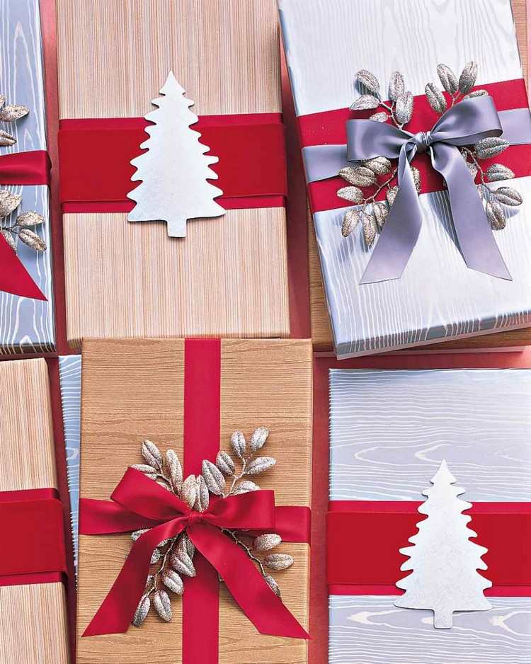 weihnachtsgeschenke-verpacken-ideen-rotes-band-dekorative-goldene-zweige