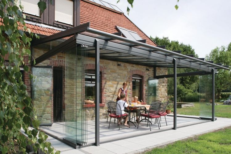 wintergarten-modern-gestalten-pergola-verglasung-verschieben-glaswand-stahl-konstruktion