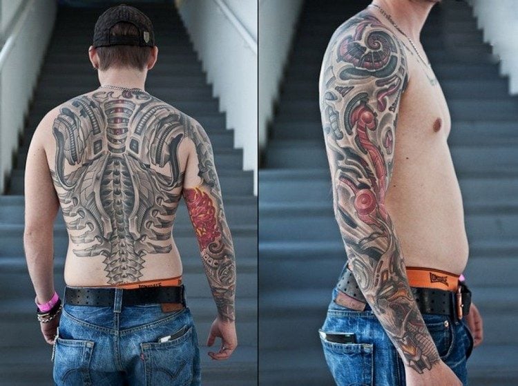 biomechanik tattoo ruecken mann ganzer arm wirbelsaule