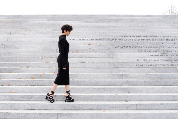 Damenschuhe Atossa -3d-kombination-riemen-extravagant-minimalistisch-design