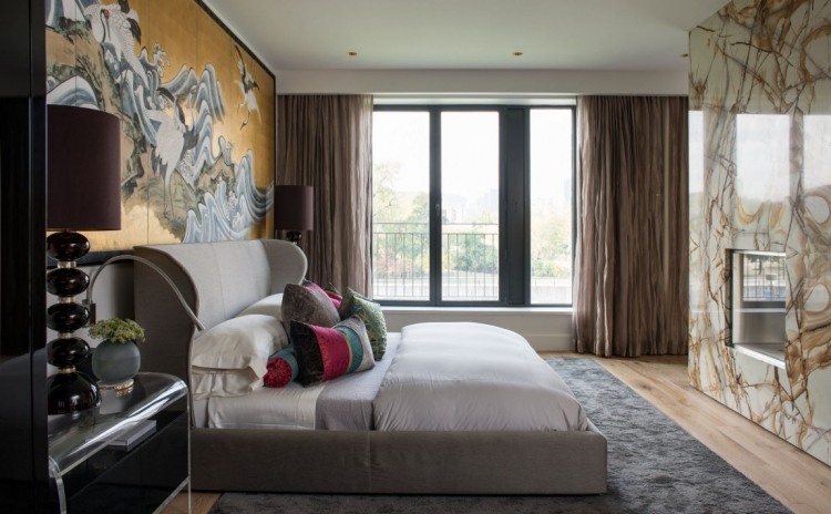 industrial-chic-luxus-loft-wohnungschlafzimmer-grau-elegant-japanische-kunst-wandgestaltung