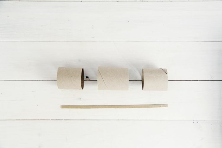 knallbonbon basteln silvester rolle toilettenpapier knallschnur idee