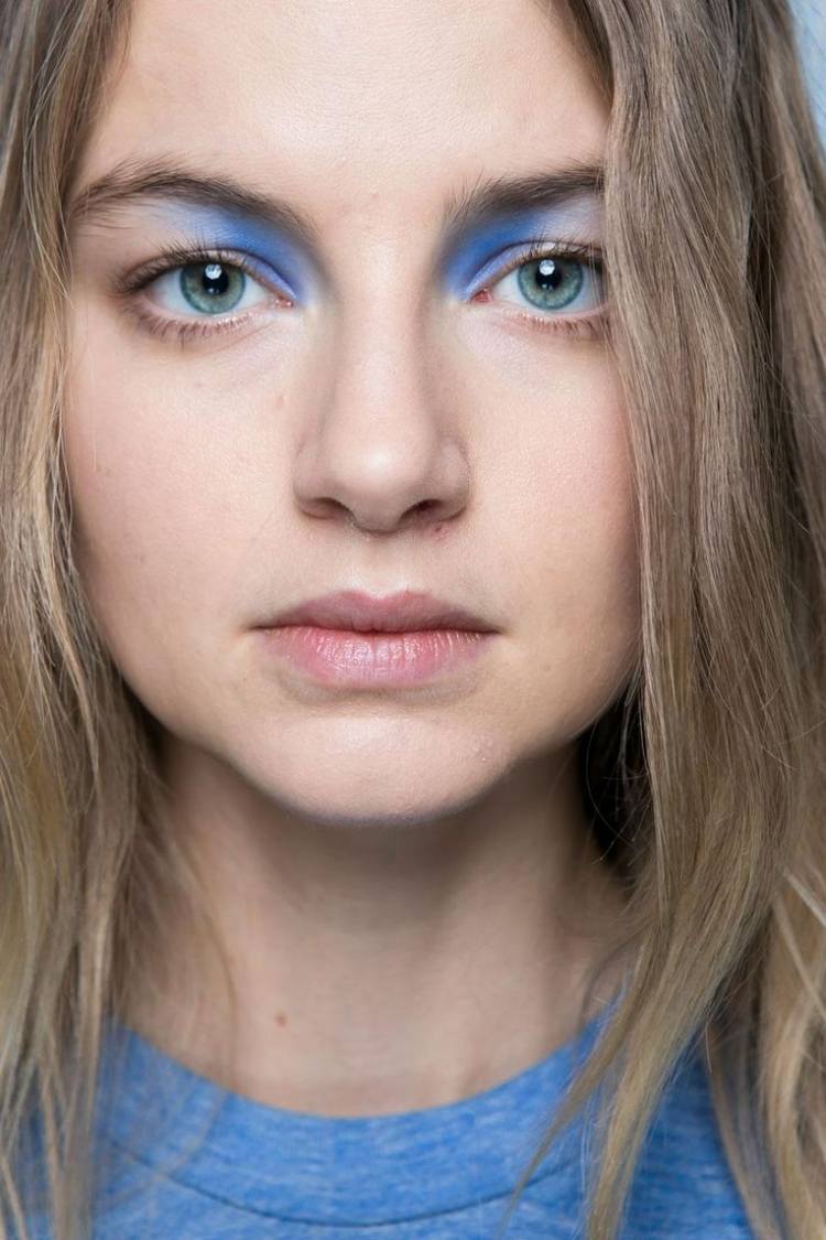 Make-up Trends 2016 -schminktipps-blau-lidschatten-augen-blond