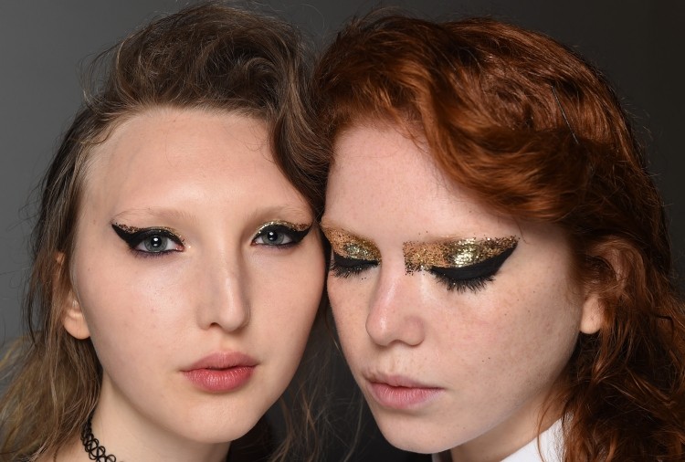 Make-up Trends 2016 -schminktipps-eyeliner-schwarz-glitzer-gold