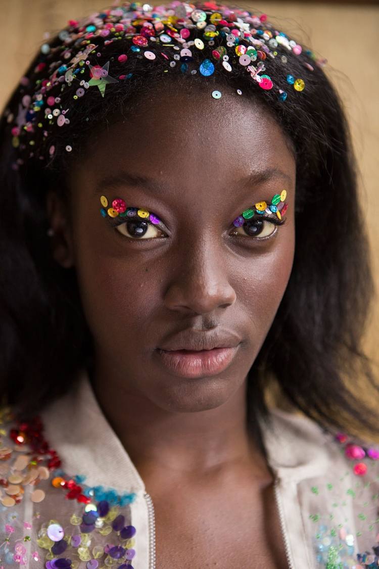 make-up-trends-2016-schminktipps-glitzer-farbe-pailetten-konfetti
