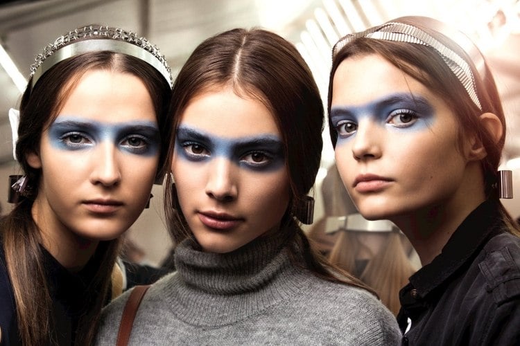 Make-up Trends 2016 -schminktipps-graphisch-blau-augenbrauen-lidschatten-chanel