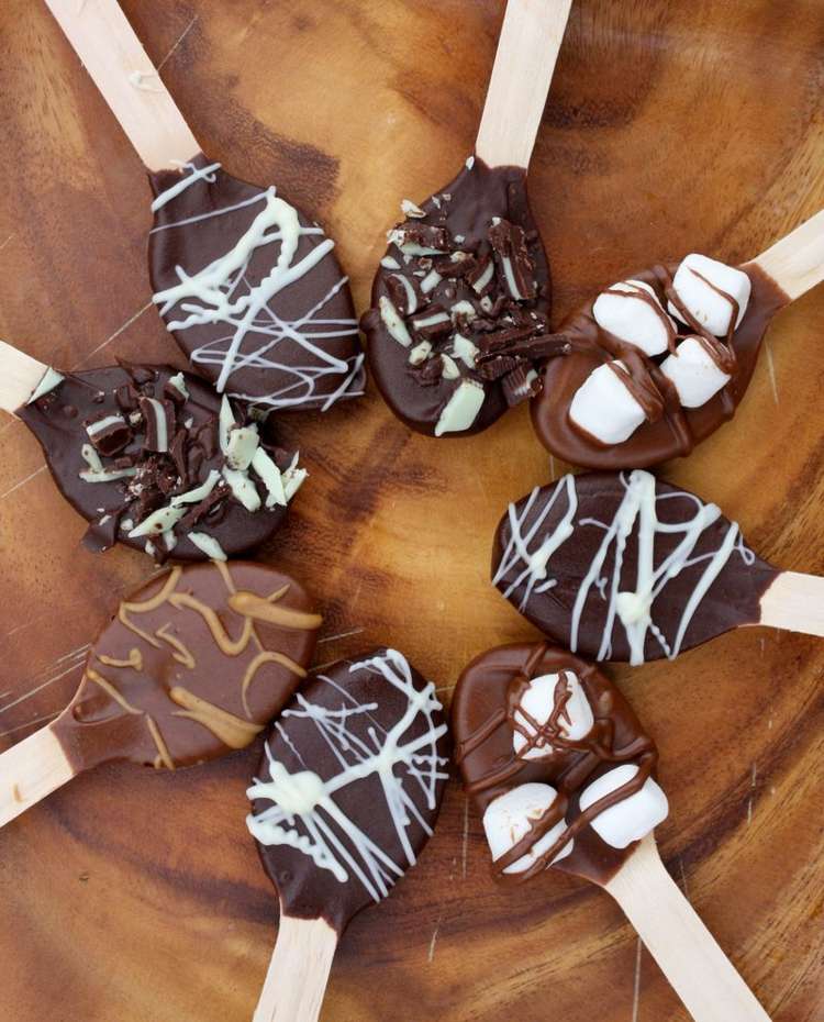 trinkschokolade selber machen holzloeffel idee weiss bitter milchschokolade