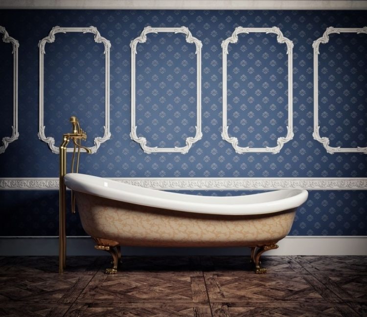 vintage-tapeten-modern-interieur-badezimmer-freistehende-badewanee-weiss-blau-stuck