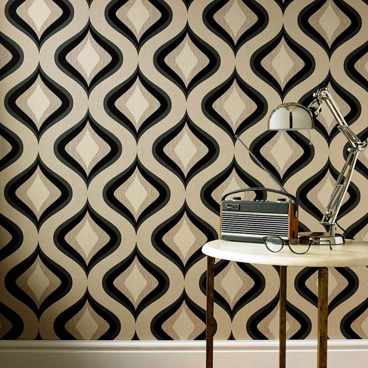 Vintage Tapeten -modern-interieur-gold-schwarz-70er-muster-flur-beistelltisch