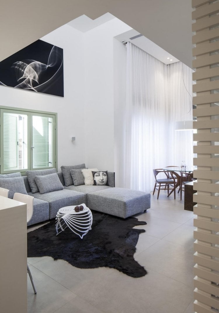 wohnzimmer-grau-weiss-minimalistisches-design-loft-wohnung