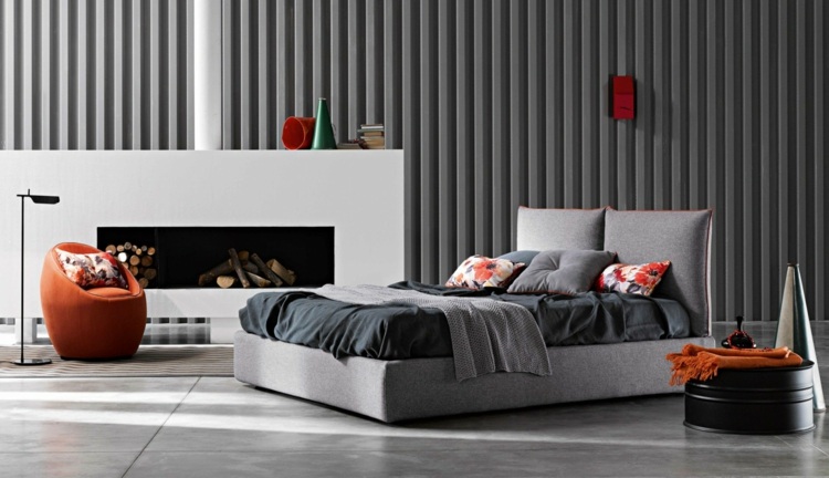 bett-schlafzimmer-dual-kamin-minimalistisch-wandgestaltung-3d-tapete-rot-stuhl