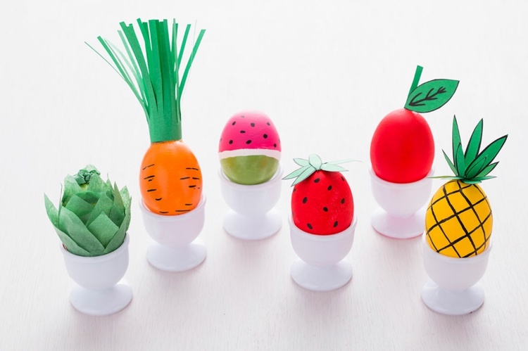 deko-ideen-ostern-eierbecher-fruechte-gestaltung-erdbeeren-wassermelone-ananas-moehre