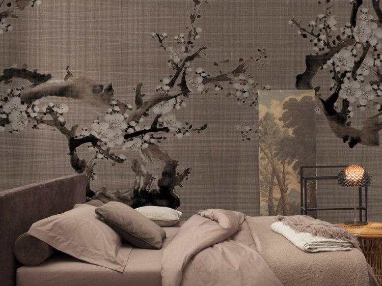 designer-tapeten-schlafzimmer-japanisch-blumenmuster-kirschblueten-braun-beige-HANAMI