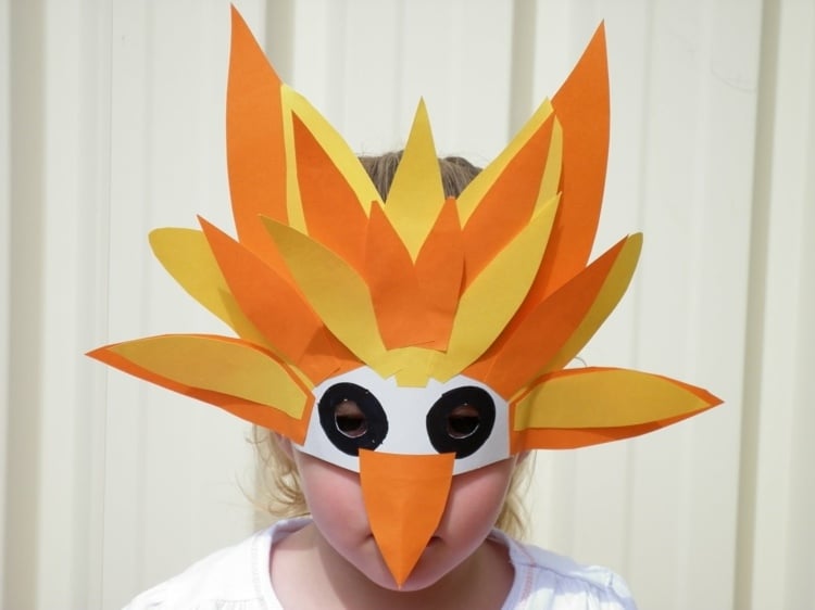 fasching-maske-kinder-vogel-gelb-orange-federn-papier