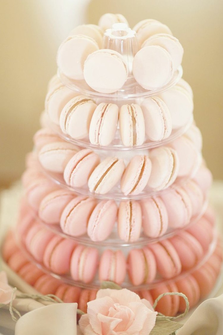 ideen-hochzeit-dessert-kekse-quarz-rosa-ombre-arrangement