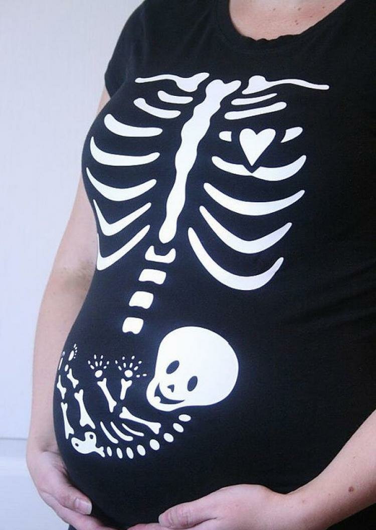 kreatives-design-t-shirt-roentgen-schwanger-baby-skelett