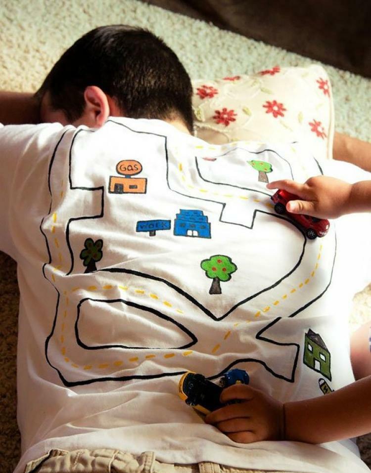 kreatives-design-t-shirt-spielteppich-inspiration-massage-kleidung-spielen-kinder