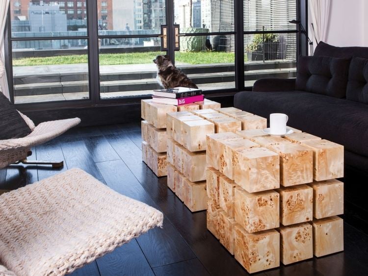 schwebende-mobel-futuristisch-design-tisch-wohnzimmer-massivholz-wuerfel