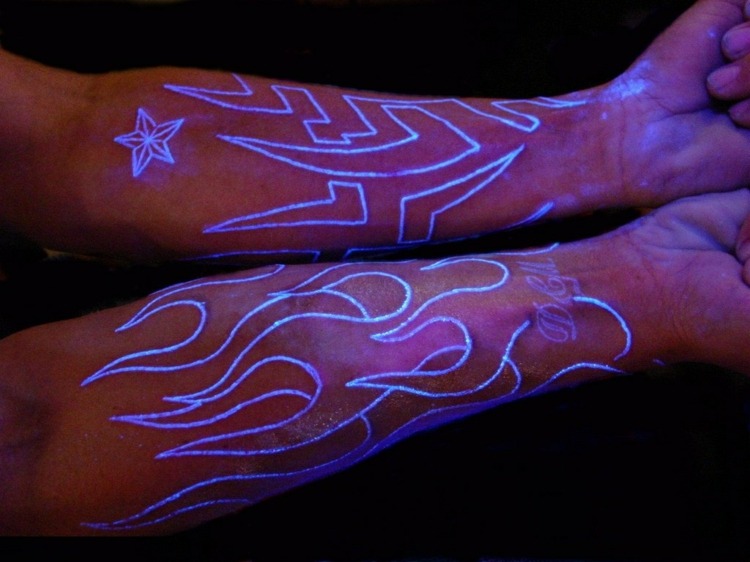 tattoo-weisses-uv-licht-flammen-motiv-stern-tribal