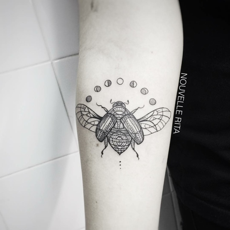 tier-tattoos-geometrische-insekt-kaefer-fluegel-mondphasen-skarabaeus