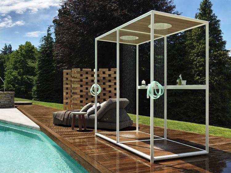 wellness-dusche-pool-bereich-outdoor-holz-rahmen