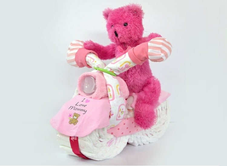 Babyparty-Geschenke-windelfigur-pink-motorrad-selber-machen-kuschelbaer-babykleider-maedchen