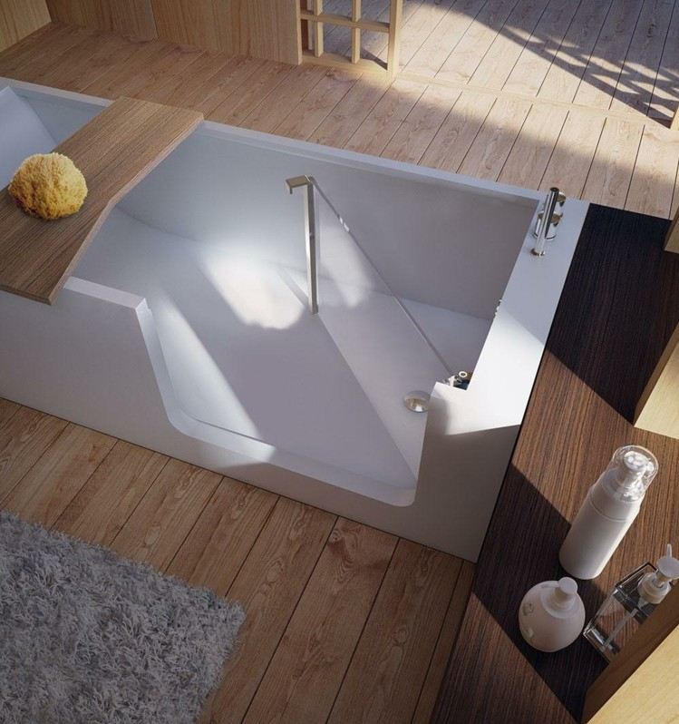Badewanne im Badezimmer weiss-rechteck-freistehend-tuer-glas-sitzbrett-holz-dielenboden-Elle-bath-Glass1989