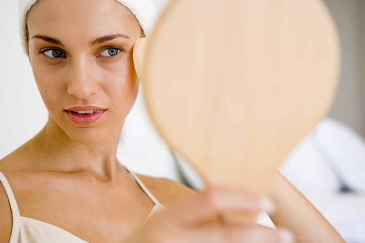 Make-Up-Tipps-gesichtshut-vorbereitung-reinigung-wattepads-spiegel-gesichtsreiniger