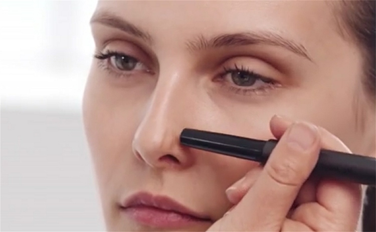 Make-Up-Tipps-stick-concealer-makel-abdecken-form-nase-optisch-korrigieren