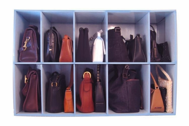 Ordnung-Kleiderschrank-schwarz-braun-damentachen-organisieren-regal-boxen